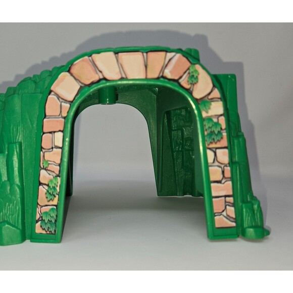 Fisher-Price GeoTrax Rail & Road Tracktown Railway 5 Track Pieces 1 Building - Picture 10 of 11